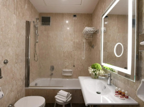 Al Khoory Executive Hotel