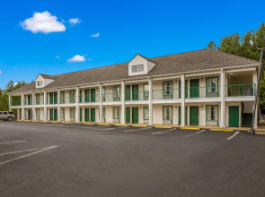 Quality Inn & Suites Greensboro near Lake Oconee