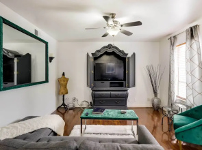 Chic Dallas Condo w/ Pool, Walk to Knox Street!