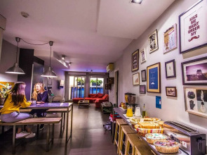 Don Moustache Hostel