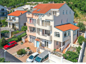Beautiful Apartment in Dramalj With Wifi and 3 Bedrooms