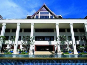 Pavilion Queen's Bay