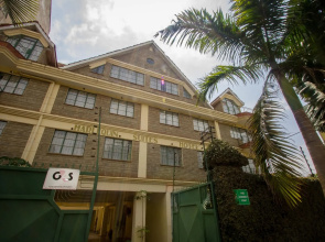 Harlequin Suites Hotel