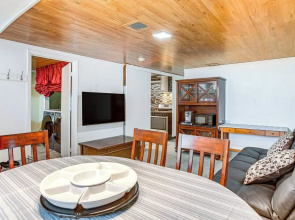 Aurora Abode: 7 Mi to Dtwn Denver!