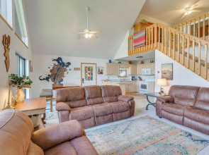 Murphy Cabin w/ Deck & Sweeping Mountain Views!