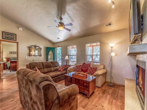 Deer Meadows, 3 Bedrooms, Wifi, Sleeps 8, Gas Grill, Hot Tub