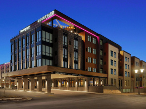 Courtyard by Marriott Milwaukee Brookfield at Poplar Creek