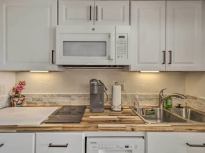 Near Golf: Mtn-view Studio in Tucson!