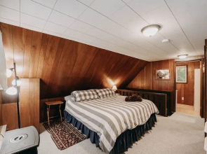63mbr - Hot Tub - Bbq - Pets Ok - Wifi - Sleeps 6 2 Bedroom Home by RedAwning