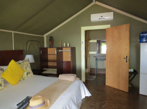 Crocodile Bridge Safari Lodge