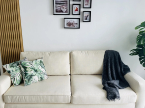 New Cozy Beach Apartment With Private Beach on WS