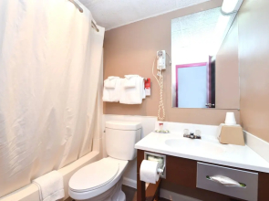 Country Garden & Suites-Benton