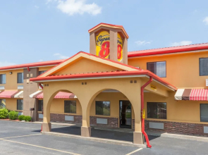 Super 8 Bowling Green South