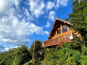 A Private Log House with Mt Fuji View & Piano - "Thangtong House Japan"