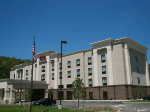 Hampton Inn & Suites Warren