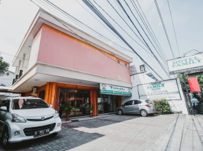 RedDoorz Plus @ Jalan Parangtritis 2