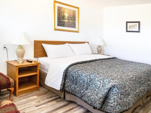 Riverwood Inn Hotel Deluxe King Suite