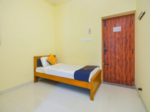 SPOT ON 70851 Rr Hotel