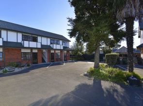 Knightsbridge Court Motor Lodge