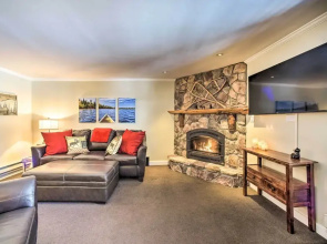 1 Block to Downtown: Cozy Condo by Mirror Lake
