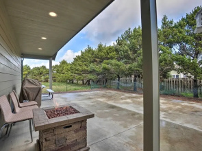 Spacious Bandon Getaway - 2 Blocks to Ocean!
