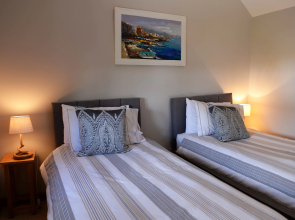 Priory Cottage - Luxury Cottage Near to Beach
