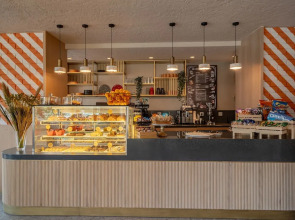 Oli Hotel And Suites