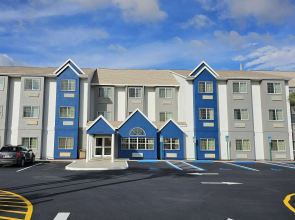 Microtel Inn & Suites by Wyndham Bushnell