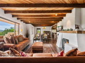 Cielo Lindo - Secluded Southwestern Retreat Within Minutes of Downtown