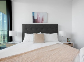 Central Melbourne 2br2bt APT on Collins St+parking