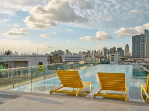 The Quarter Onnut by UHG