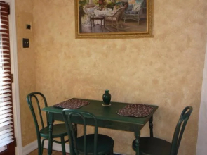 Woodland Hills Calabasas Guesthouses