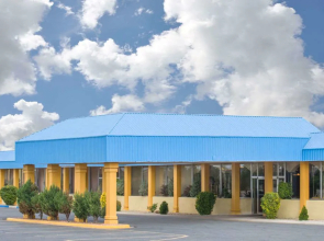 Days Inn & Suites Clovis