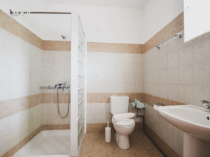 Coliseum Studios & Apartments