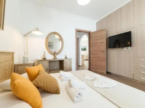 Panos Luxury Apartment