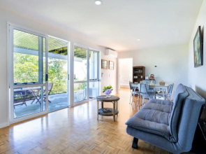 Cosy 2 bedroom studio with lovely views