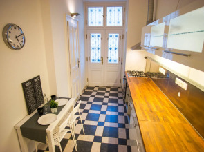 Opera Guesthouse & apartments