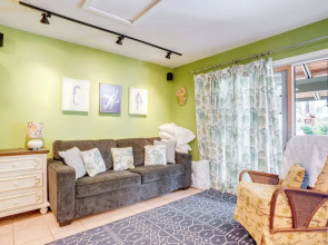 The White Elephant Inn Getaway w/ Pool & Hot Tub!