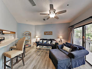 Ocean Breeze Villa, Pools & Tennis: Walk to Beach condo