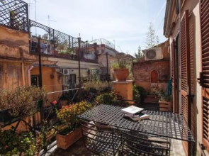 Pantheon Square Family Apartment