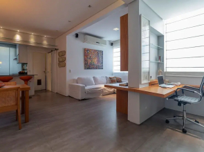 Leblon | 5 min da Praia, com workspace e perto do comércio do bairro - por Casapē Rio