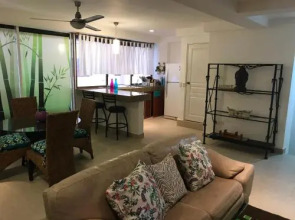 Cozy Apartment in Las Glorias