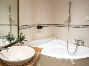 Alagon City Hotel & Spa