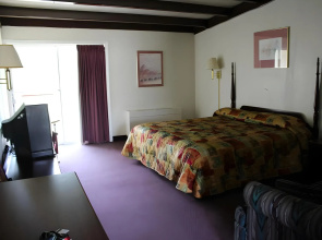 Hometown  Inn
