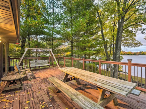Cozy Hayward Cottage w/ Dock & Lakefront View