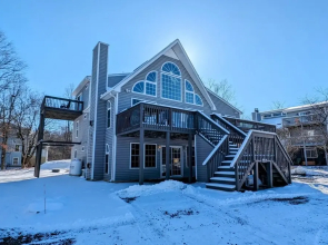 Pocono Pinnacle by Avantstay Steps to the Lake, Game Room, Large Deck