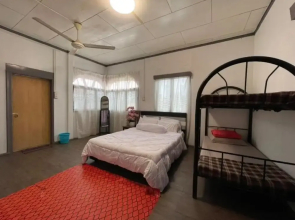 Anique Hoemstay by Oyo Rooms