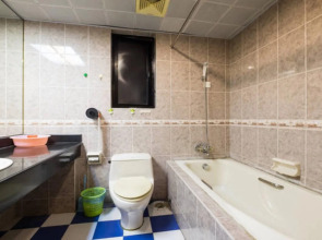 LeeHome Youth Hostel