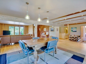 Healdsburg Home With Magnificent Vineyard View 2 Bedroom Home by RedAwning