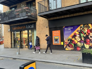 Docklands Stunning 2 bed Apartment London